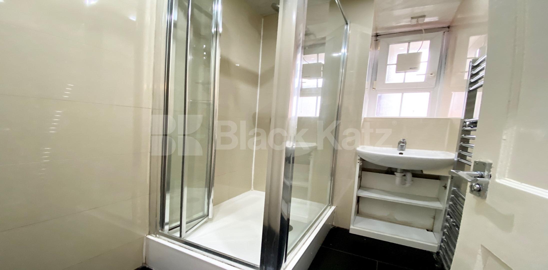 Recently refurbished and superbly located Rockingham street, Borough